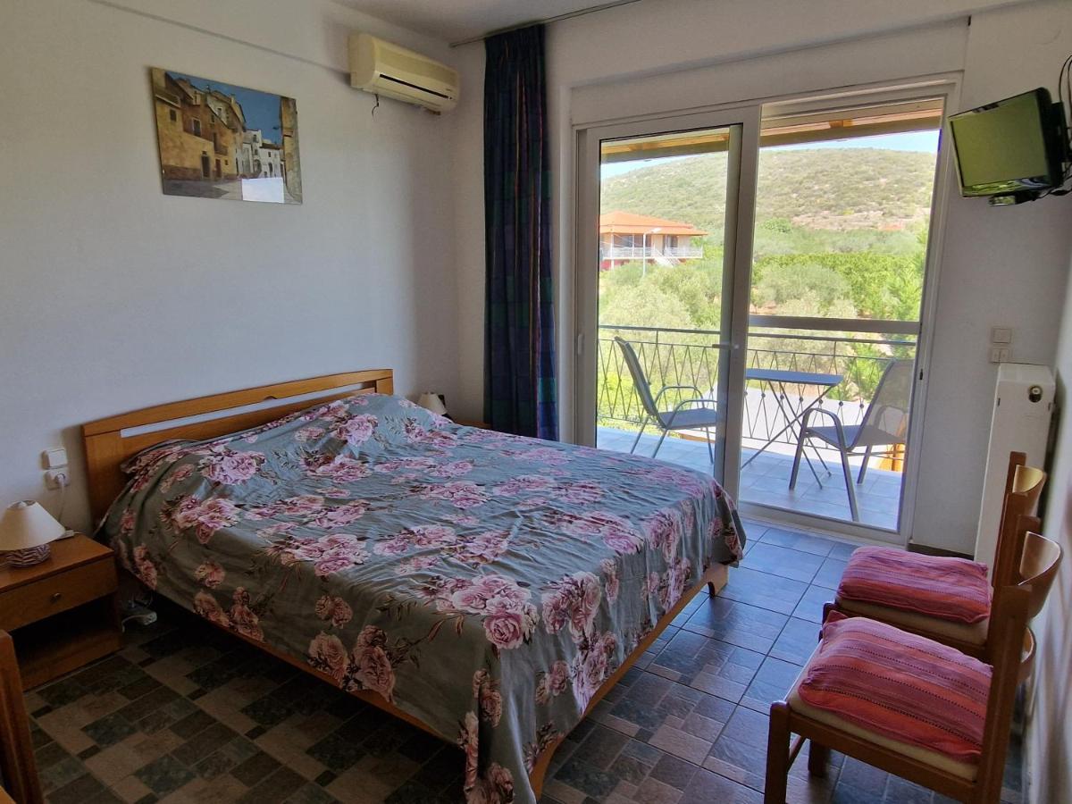 Grieks Vakantiehuis To Kalokairi Kougaiika Luaran gambar