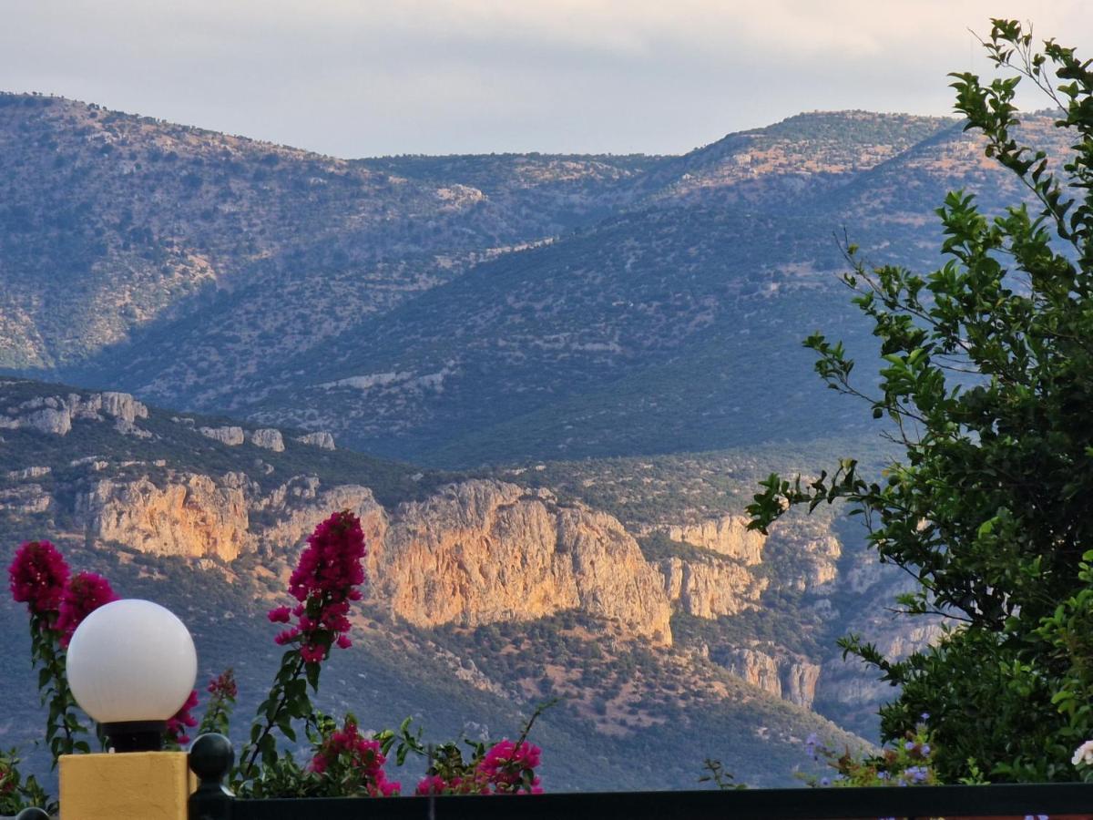 Grieks Vakantiehuis To Kalokairi Kougaiika Luaran gambar